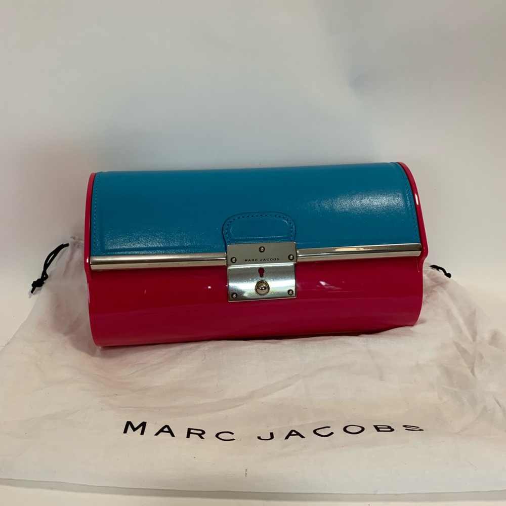MARC JACOBS  NEW clutch